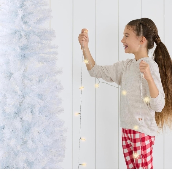 NIB Beautiful White 6 Foot Christmas Pencil Tree!! - Picture 3 of 6